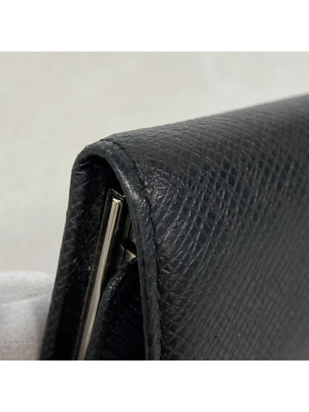 Louis Vuitton Key Case Taiga Multicles 6 Ardoise Key Holder